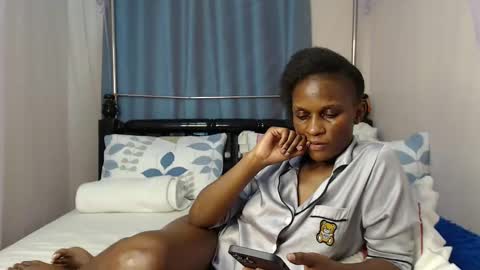 Snapshot of chantelsamz2 chatting on 03.12.25 Chantel online show from 03.12.25