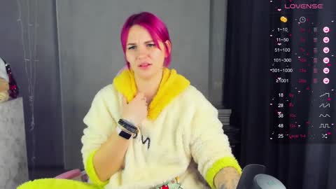 Suzanna Snow online show from 01.11.25