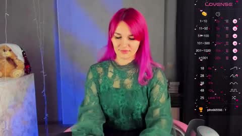 Suzanna Snow online show from 01.12.25