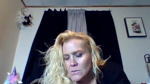 Ms. Behaving online show from 10.10.25