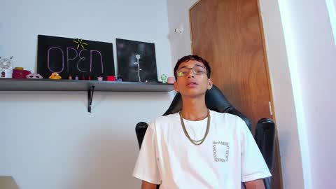 Charles Russo online show from 01.06.25