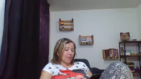 Snapshot of charlot_ponze chatting on 01.21.25 charlott online show from 01.21.25