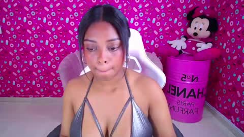 Snapshot of charlote_fun_a chatting on 02.05.25 Charlote online show from 02.05.25