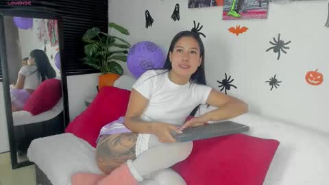 Snapshot of charlote_ross chatting on 10.22.25 charlote_ross online show from 10.22.25