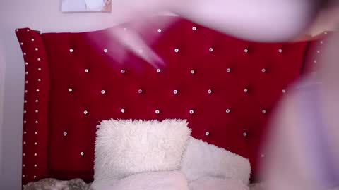 charlotte1_ls online show from 02.11.25