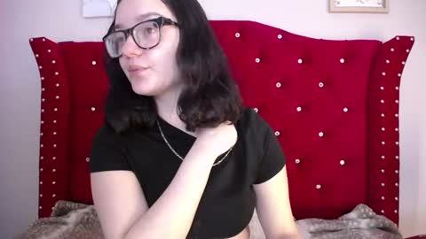 charlotte1_ls online show from 02.11.25