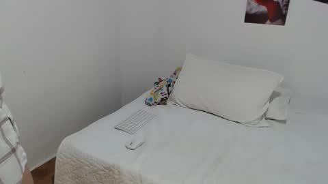 karinaa independent model online show from 08.06.26