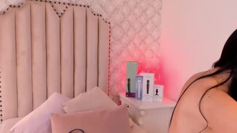   Charlotte  online show from 02.05.25