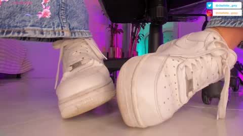 Snapshot of charlotte__grey chatting on 10.10.25 charlotte  grey online show from 10.10.25