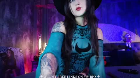 Charlotte online show from 12.02.25