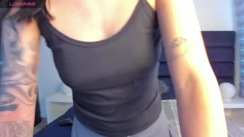 Snapshot of charlotte_knox chatting on 10.07.25 Charlotte online show from 10.07.25