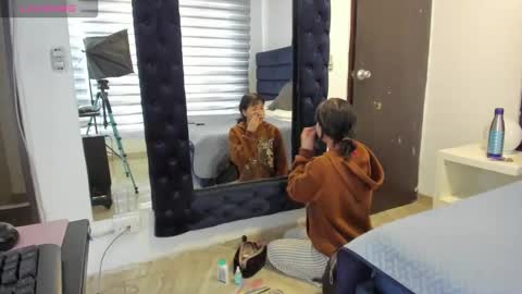 Snapshot of charlotte_knox chatting on 10.11.25 Charlotte online show from 10.11.25