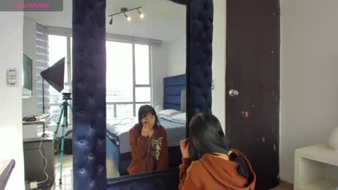 Snapshot of charlotte_knox chatting on 10.12.25 Charlotte online show from 10.12.25