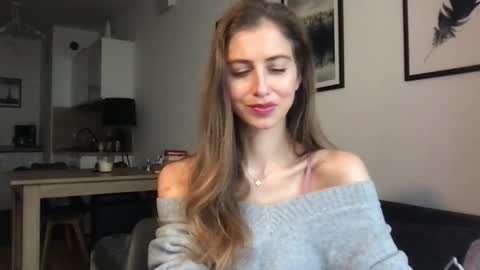 Snapshot of charlotte_roche chatting on 10.01.25 Charlotte Roche online show from 10.01.25