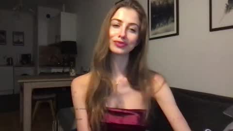 Snapshot of charlotte_roche chatting on 10.04.25 Charlotte Roche online show from 10.04.25