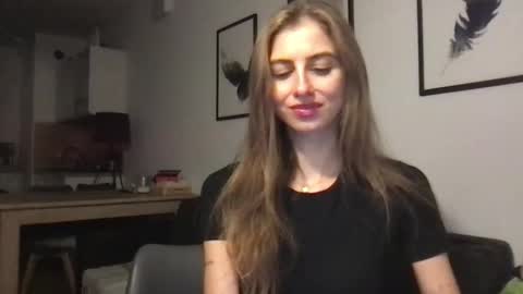 Snapshot of charlotte_roche chatting on 10.27.25 Charlotte Roche online show from 10.27.25