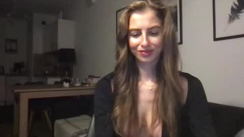 Snapshot of charlotte_roche chatting on 11.04.25 Charlotte Roche online show from 11.04.25