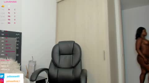 Snapshot of charlotte_tiller chatting on 03.10.25 Yuli online show from 03.10.25