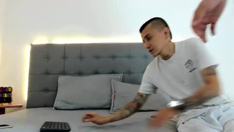 Snapshot of charlotteandsimon chatting on 10.06.25 charlotteandsimon online show from 10.06.25