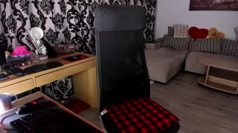 Charlotte Diamonds online show from 01.10.25