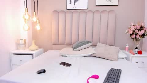 charlottee_evans1 online show from 09.19.25