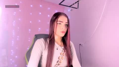 Snapshot of charlotteee_02 chatting on 09.22.25 charlotteee online show from 09.22.25