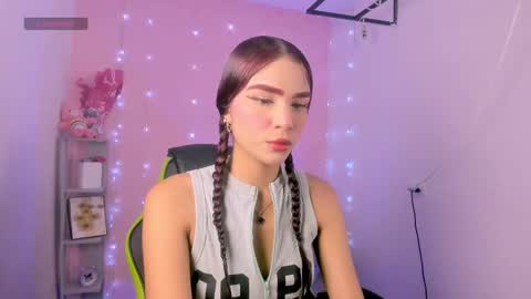 Snapshot of charlotteee_02 chatting on 10.01.25 charlotteee online show from 10.01.25