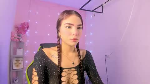 Snapshot of charlotteee_02 chatting on 10.06.25 charlotteee online show from 10.06.25