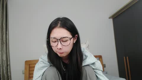 Snapshot of charlottelin chatting on 12.08.24 Charlotte online show from 12.08.24