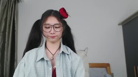 Snapshot of charlottelin chatting on 12.22.24 Charlotte online show from 12.22.24