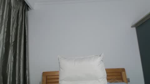 Snapshot of charlottelin chatting on 12.23.24 Charlotte online show from 12.23.24