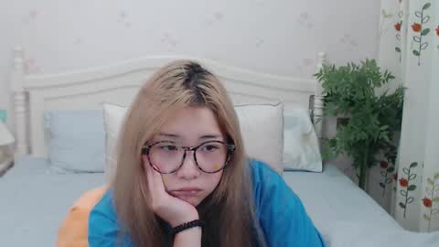 Snapshot of charlottelin chatting on 09.11.25 Charlotte online show from 09.11.25