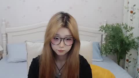 Snapshot of charlottelin chatting on 09.23.25 Charlotte online show from 09.23.25