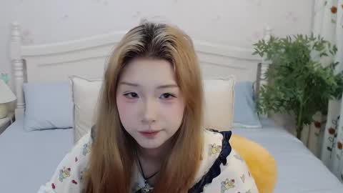 Snapshot of charlottelin chatting on 09.24.25 Charlotte online show from 09.24.25