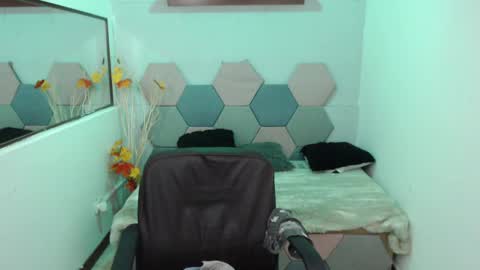 Snapshot of charlottetaylor_ chatting on 12.24.24 Charlotte Taylor online show from 12.24.24