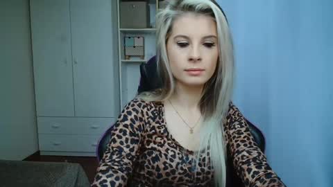 Snapshot of charlottexgold chatting on 05.19.26 CharlotteXGold online show from 05.19.26