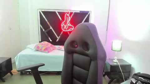    online show from 10.04.25