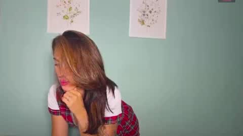 Snapshot of charmingaura chatting on 09.14.25 Mia online show from 09.14.25