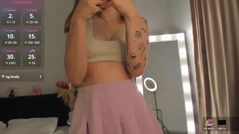 Snapshot of charmingvixen chatting on 09.10.25 Kati online show from 09.10.25