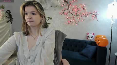 Snapshot of charmingvixen chatting on 10.25.25 Kati online show from 10.25.25