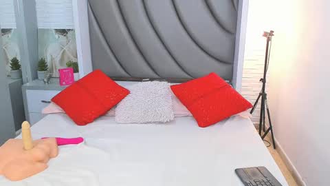 Snapshot of charonstom chatting on 09.30.25 Charon  Stom online show from 09.30.25