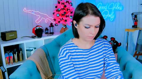 Snapshot of chaturkaterina chatting on 01.04.25 Miss Harmony online show from 01.04.25