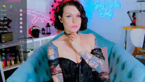 Snapshot of chaturkaterina chatting on 01.12.25 Miss Harmony online show from 01.12.25