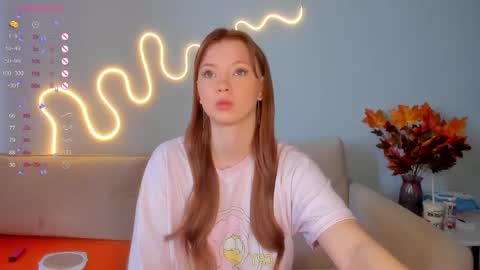 Snapshot of chaturrbaby chatting on 09.18.25 Em online show from 09.18.25