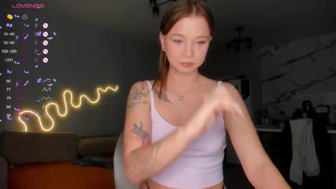 Snapshot of chaturrbaby chatting on 09.23.25 Em online show from 09.23.25