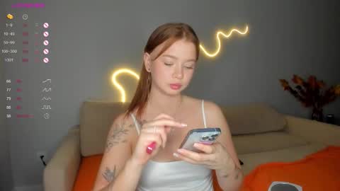 Snapshot of chaturrbaby chatting on 09.26.25 Em online show from 09.26.25