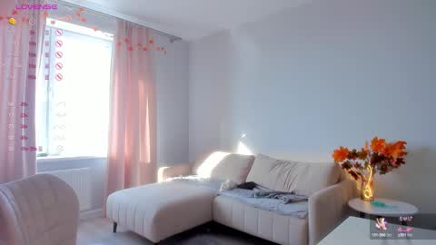 Snapshot of chaturrbaby chatting on 09.29.25 Em online show from 09.29.25