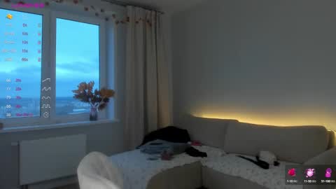 Snapshot of chaturrbaby chatting on 09.30.25 Em online show from 09.30.25