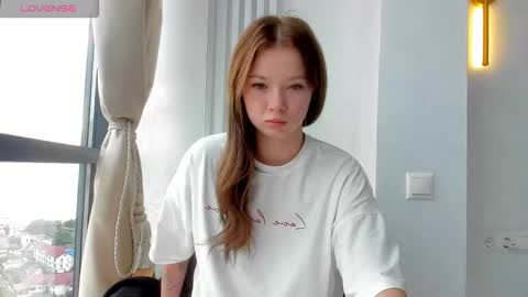 Snapshot of chaturrbaby chatting on 10.15.25 Em online show from 10.15.25