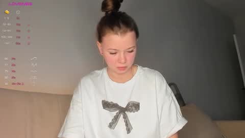 Snapshot of chaturrbaby chatting on 10.25.25 Em online show from 10.25.25